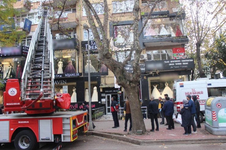 Evde ayağını kıran yaşlı kadının yardımına itfaiye koştu