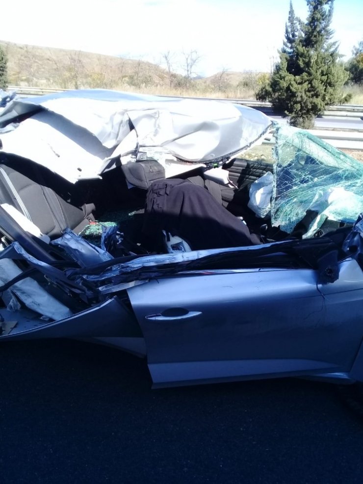 Mersin’de otomobil tıra çarptı: 1 ölü, 3 yaralı