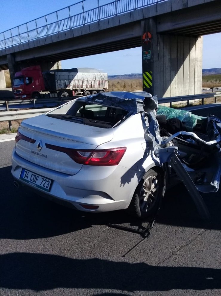 Mersin’de otomobil tıra çarptı: 1 ölü, 3 yaralı
