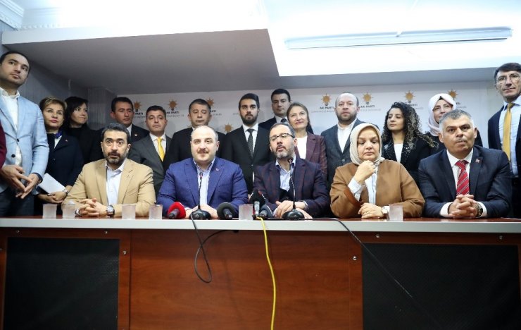Bakan Varank: "Benlik davası güdenlerin kendi kişisel egolarının, hırslarının peşinden gidenlerin şimdi nerede olduklarını görebiliyoruz"