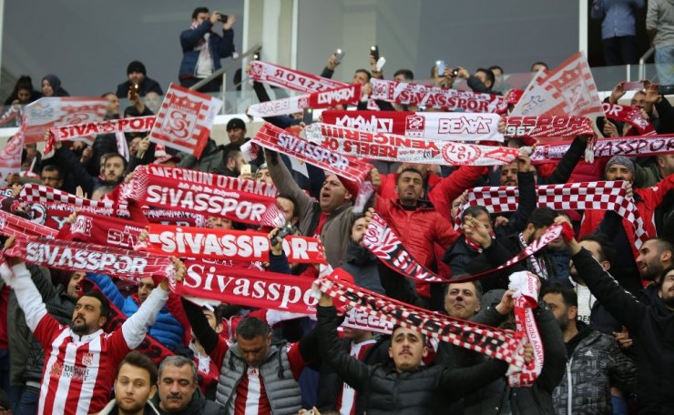 4 Eylül Stadyumu tamamen doldu