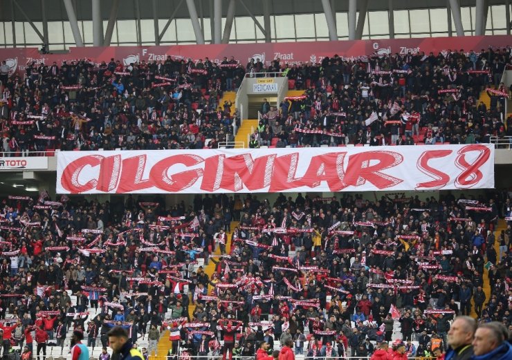 4 Eylül Stadyumu tamamen doldu