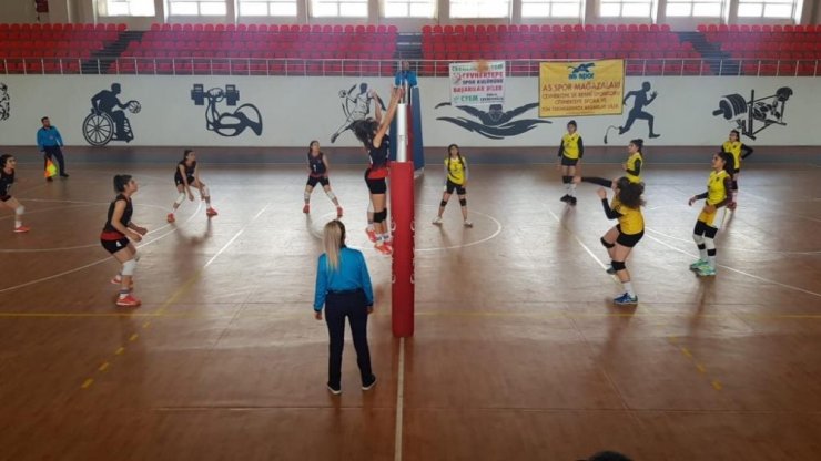 Van Kadın Voleybol Takımı Mardin’den 3 puanla döndü