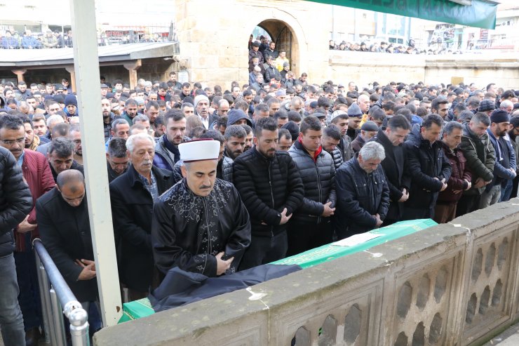 Yozgat'ta camide bıçaklı saldırıya uğrayan kişi hastanede hayatını kaybetti