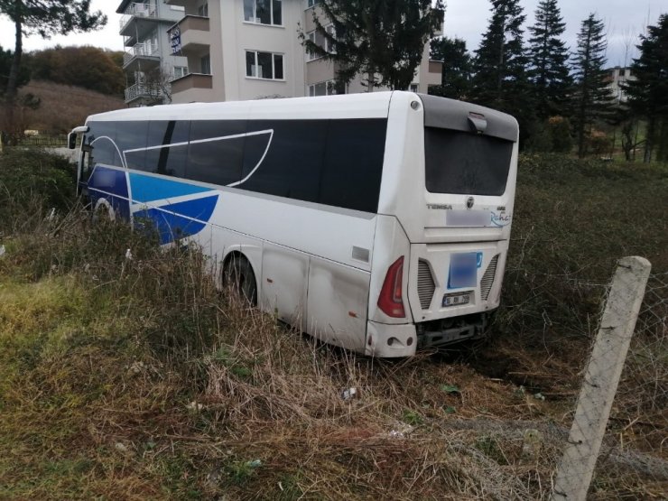 Yolcu otobüsü kaza yaptı
