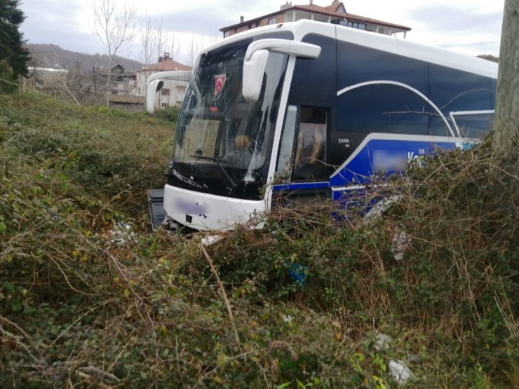Yolcu otobüsü kaza yaptı