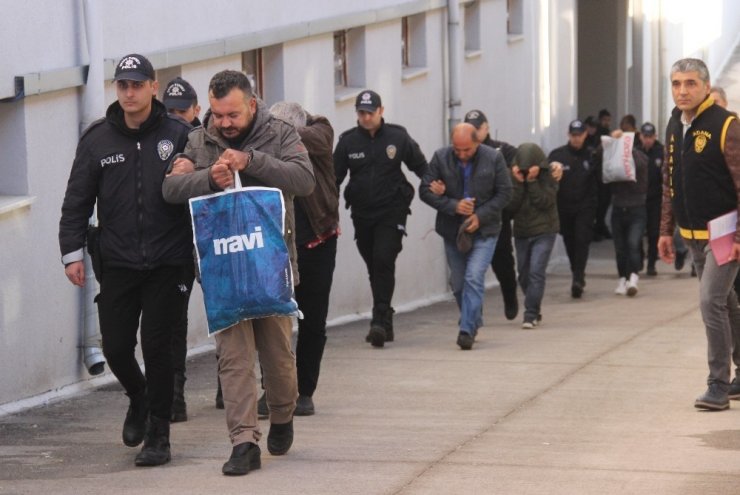 Polisin kurye olup takip ettiği, tamirci olup yakaladığı zanlılar adliyeye sevk edildi