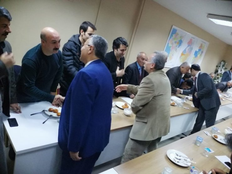 Türkmenoğlu’ndan görevi bırakan ilçe başkanlarına teşekkür