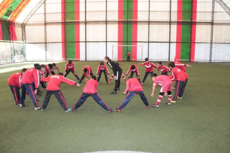Diyarbakır’da gençler futbol ile sosyalleşiyor