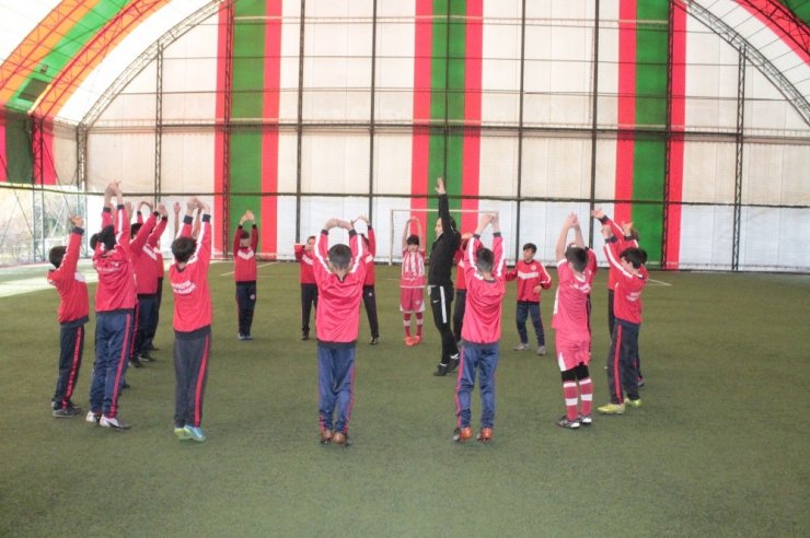 Diyarbakır’da gençler futbol ile sosyalleşiyor