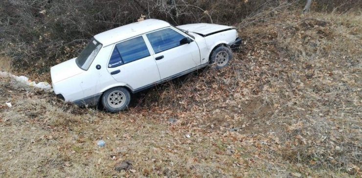 Kontrolden çıkan otomobil şarampole uçtu: 4 yaralı