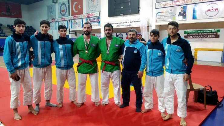 Eyyübiyeli sporcular şampiyonaya damga vurdu