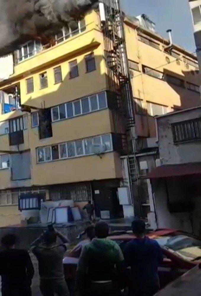 Güngören’de iş hanında korkutan yangın