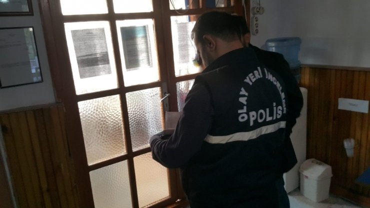 Hırsızların hedefinde bu kez de 590 yıllık cami vardı