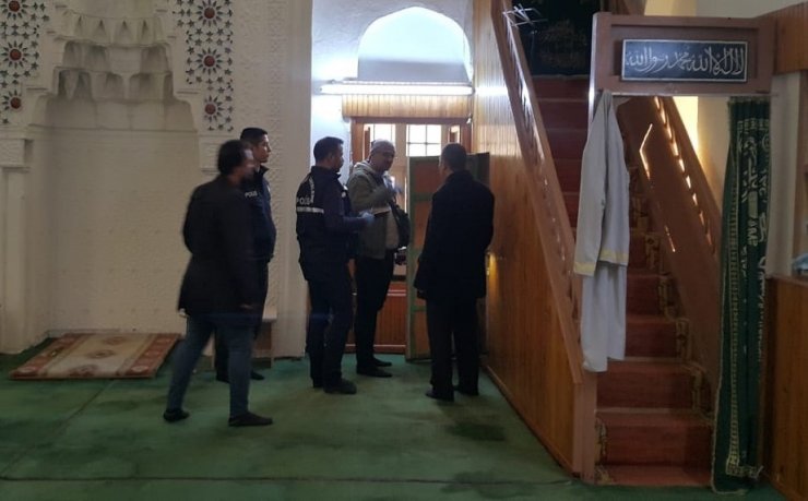 Hırsızların hedefinde bu kez de 590 yıllık cami vardı