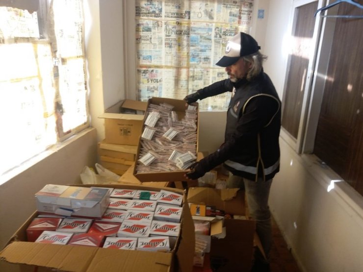 İzmir’de 7 bin 200 paket kaçak sigara ve 185 şişe sahte içki ele geçirildi