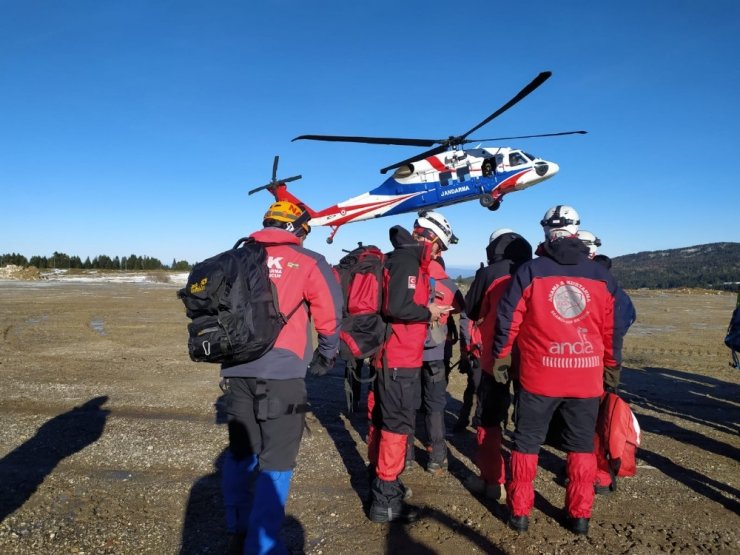 Uludağ’da 50 kişilik özel tim, helikopterle arama kurtarma çalışmalarına katıldı