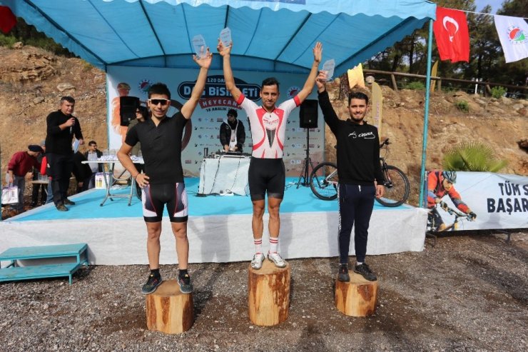 Kepez’in pedal şampiyonları ödüllendirildi