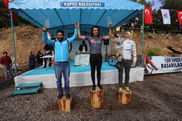 Kepez’in pedal şampiyonları ödüllendirildi