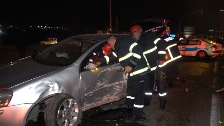 Şüpheli aracı kovalayan trafik ekibi kaza yaptı: 2’si polis 3 yaralı