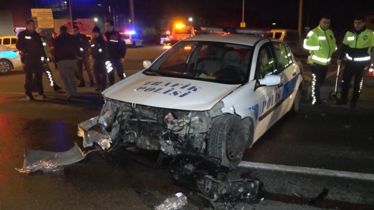 Şüpheli aracı kovalayan trafik ekibi kaza yaptı: 2’si polis 3 yaralı