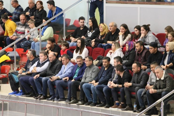 Kağıtspor Voleybol Erkek Takımı’ndan önemli galibiyet
