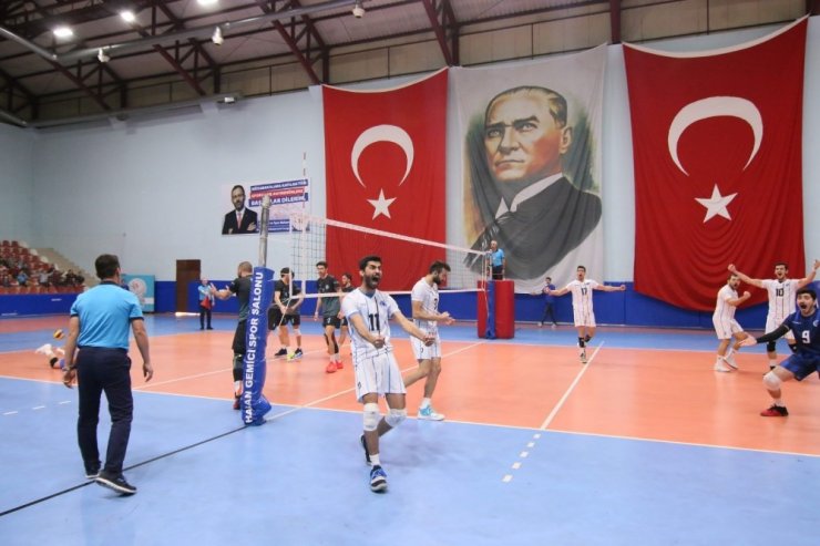 Kağıtspor Voleybol Erkek Takımı’ndan önemli galibiyet