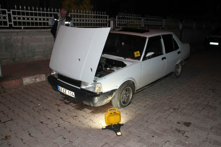 Seyir halindeki otomobile kurşun yağdırdılar