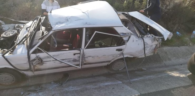 Tarsus’ta otomobil takla attı: 3 yaralı