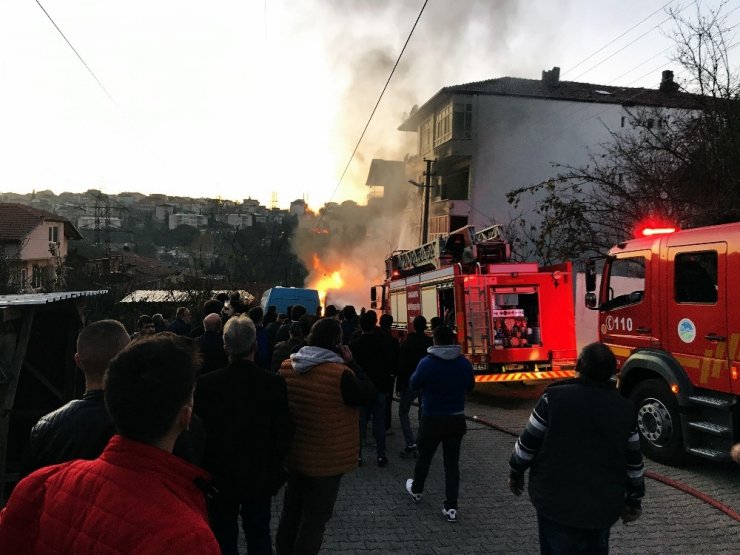 Sakarya’da çıkan yangın 3 saatte kontrol altına alındı