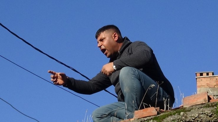 Diyarbakır’da mahalle sakinleri, çevik kuvvet ekibine ’tarihi’ taşlarla saldırdı