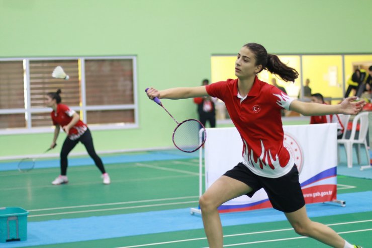 Uluslararası Gençler Badminton Turnuvası başladı