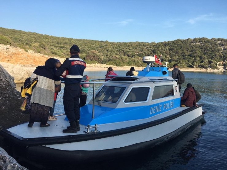 İzmir’de 28’i çocuk 60 düzensiz göçmen yakalandı