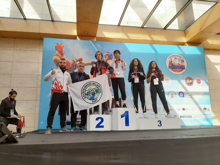 Çaydeğirmeni Muaythai takımı yine ödül geleneği bozmadı