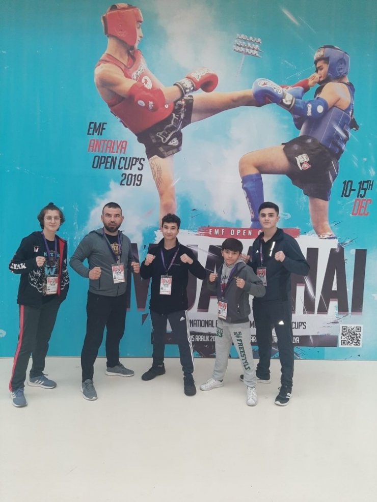 Çaydeğirmeni Muaythai takımı yine ödül geleneği bozmadı