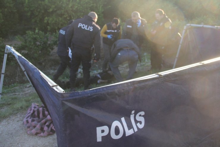 İple boğarak öldürdüler, cesedi yol kenarına attılar