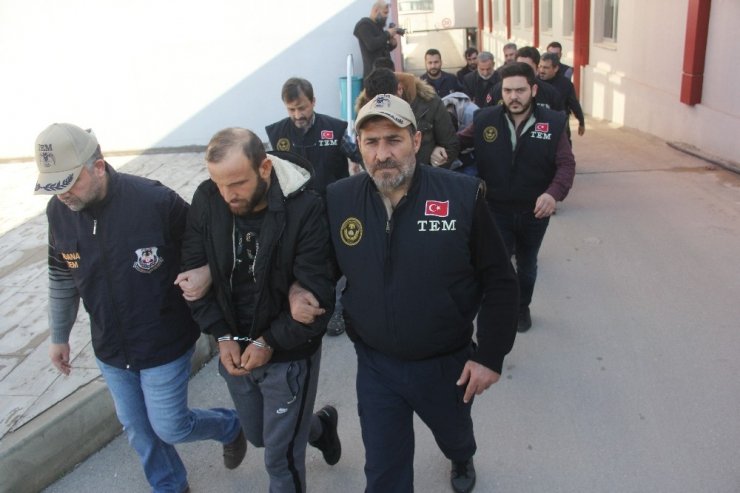 DEAŞ operasyonunda gözaltına alınan 6 kişi adliyeye sevk edildi