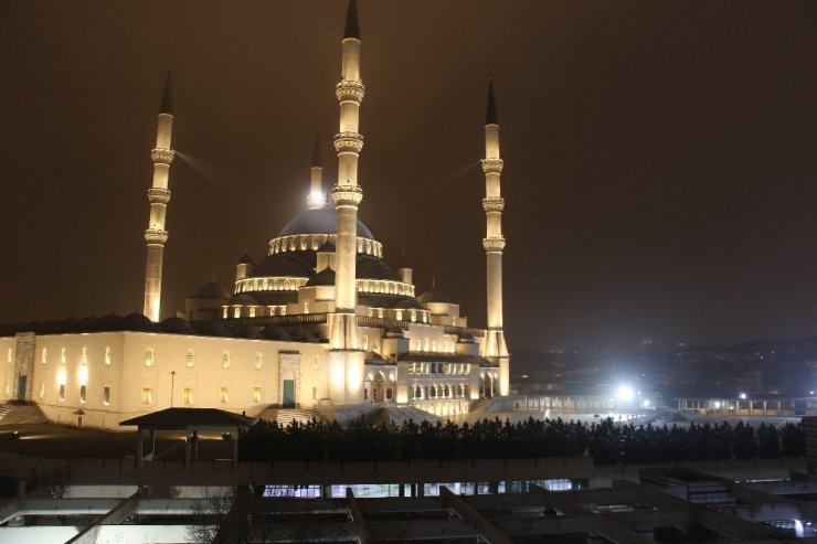 Başkent sokaklarında yoğun sis