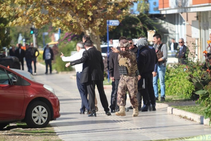 Soyguncu ikna edildi