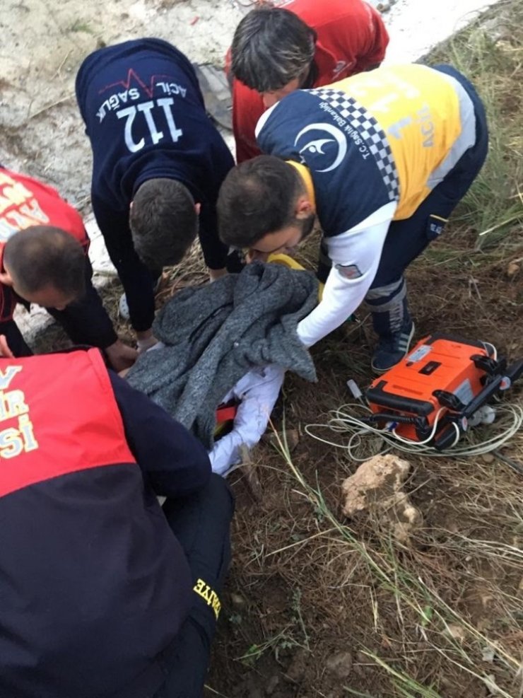 Lüks araç takla attı; 2 ölü 1 yaralı