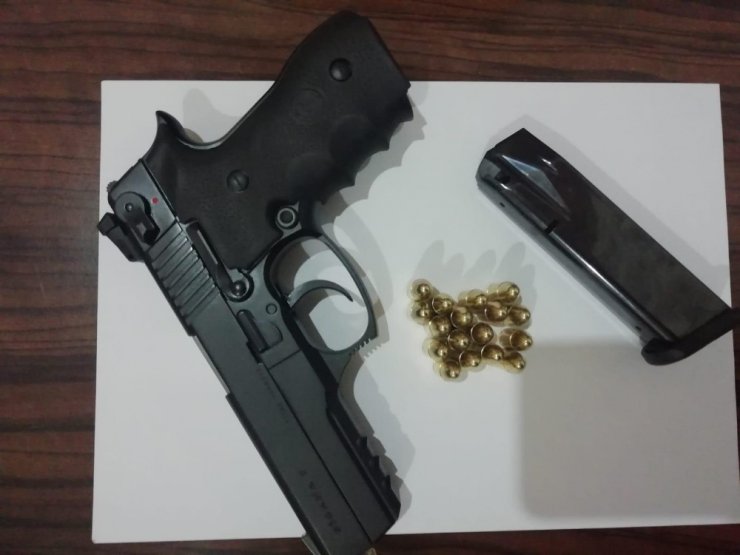 Balıkesir’de polis 6 silah ele geçirdi