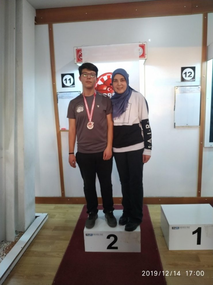 Bir sporcu iki madalya