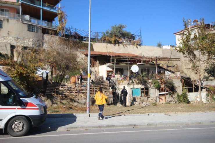 Kalbinin delik olduğunu öğrendiği 3 aylık bebeğini bırakıp kaçtı