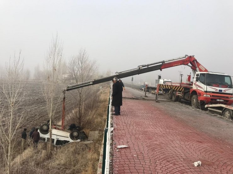 Erzurum’da otomobil uçuruma yuvarlandı: 2 yaralı