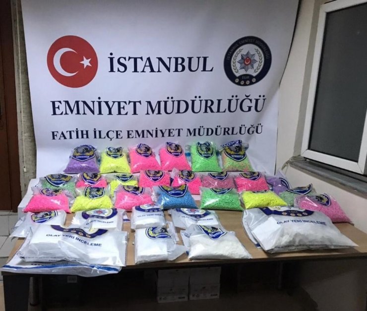 İstanbul’da 150 bin hap ve 13 kilonun üzerinde kokain ele geçirildi