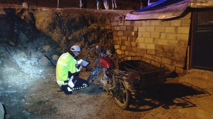 4 metreden evin bahçesine uçan motosikletli yaralandı