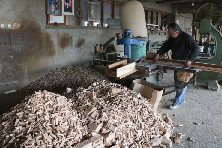 Atık malzemelerden tescilli oyuncak ürettiler