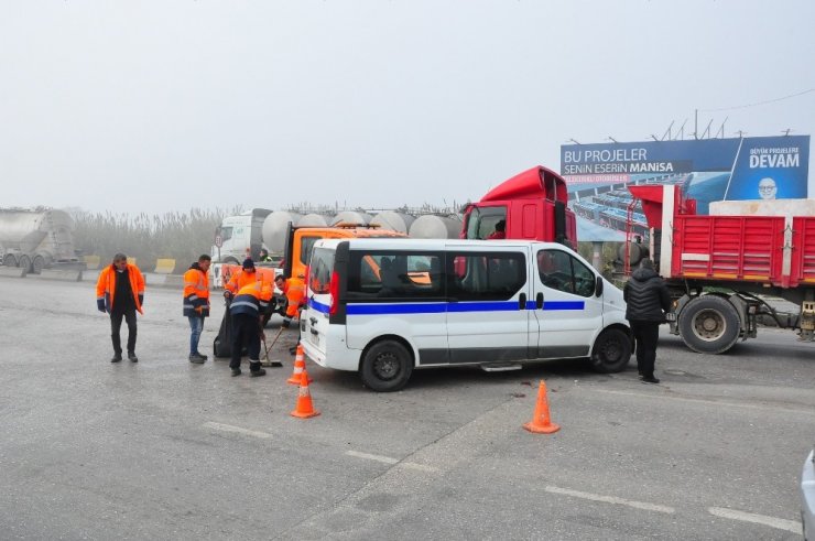 Diyaliz hastalarını taşıyan araç ile ticari araç çarpıştı: 8 yaralı