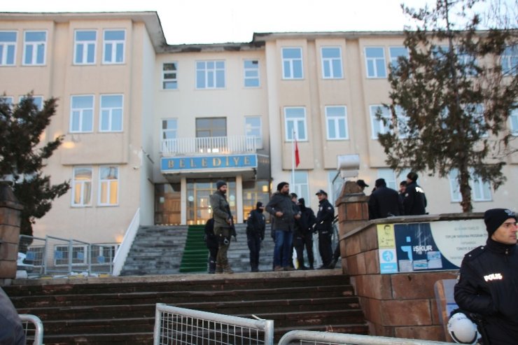 Varto Belediye Başkanı Karaaslan gözaltına alındı