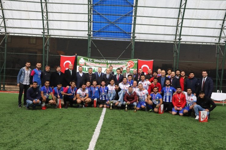 Oğuzeli’nde geleneksel halı saha turnuvası sona erdi